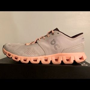 On Cloud Running Shoes NWOT Size 8.5